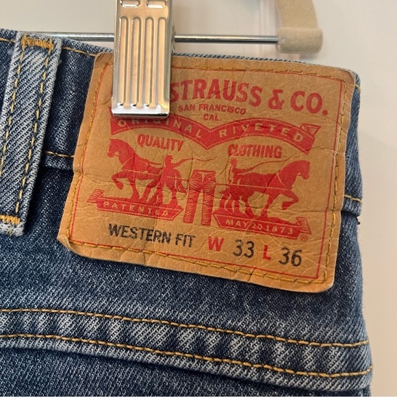 Levi’s Western Fit Light to Medium Wash Semi-Rigid Jeans Size 33X36 - Picture 9 of 9